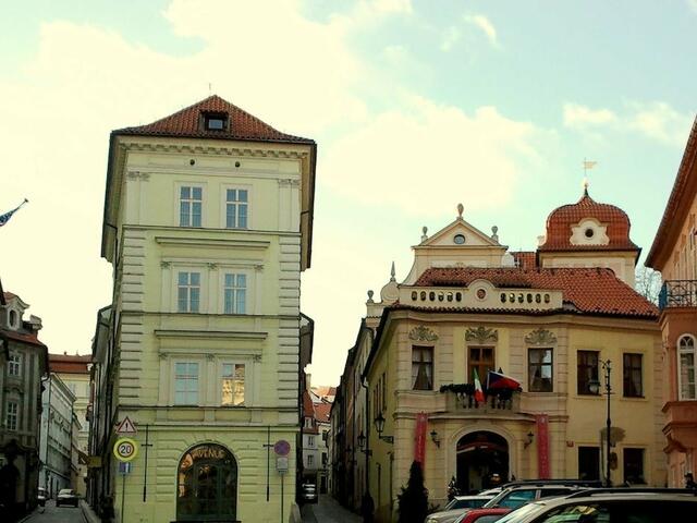 фотографии отеля Prague Castle Questenberk Apartments изображение №3
