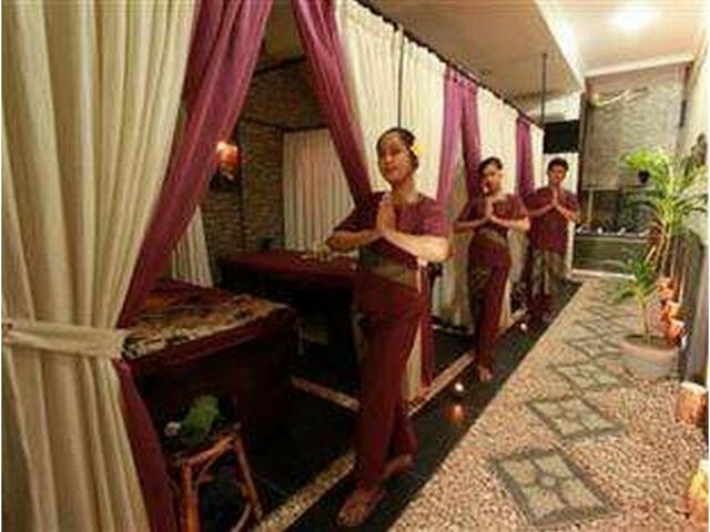 фото отеля Nida Rooms Yos Sudarso Badung At Hotel Ratu изображение №13