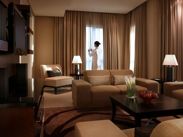 фотографии отеля Shangri-La Hotel Apartments Qaryat Al Beri изображение №35