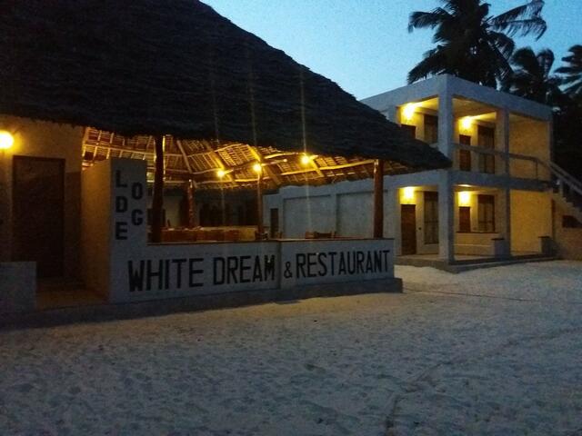 фото отеля White Dream Lodge & Restaurant изображение №1