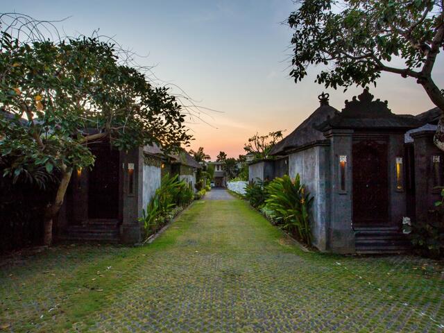 фото отеля Villa Saffron Seminyak Bali изображение №1