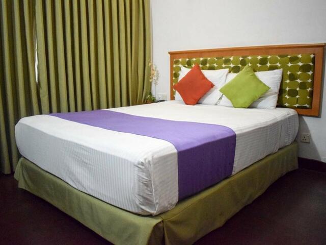 фото отеля Yoho Negombo Road изображение №1