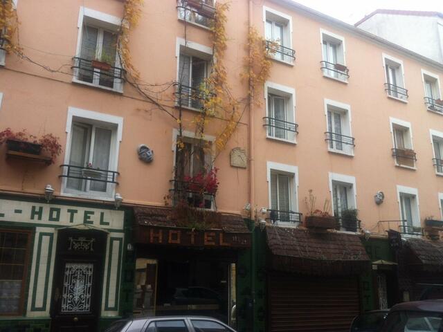 фото отеля Hipotel Paris Montmartre изображение №1
