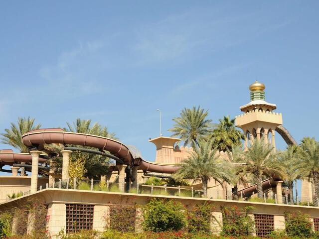 фото отеля Emirates Hills Lake View Villa изображение №1