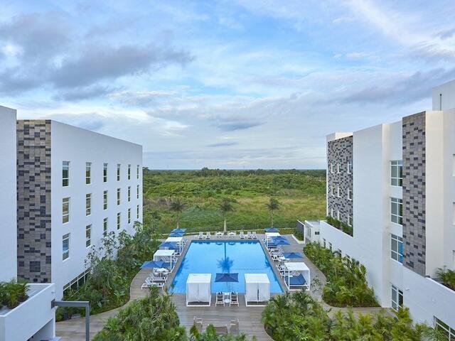 фото отеля City Express Suites Cancun Aeropuerto Riviera изображение №1