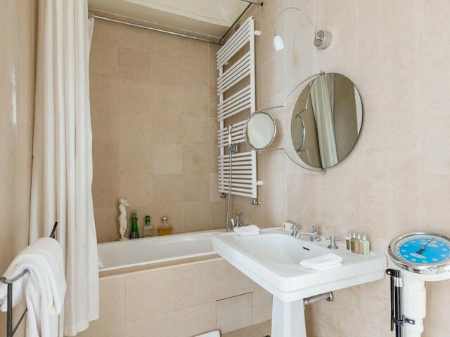 фото отеля onefinestay - Montmartre-South Pigalle private homes изображение №13