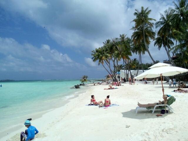 фотографии Equator Beach Inn at Maafushi изображение №8