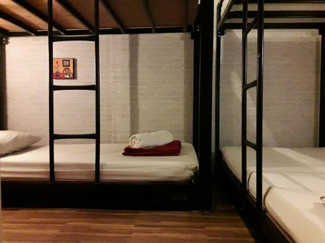 фото отеля Bed Bangkok Hostel изображение №21
