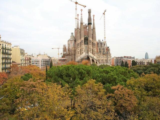 фото BarcelonaForRent Plaza Sagrada Familia изображение №2