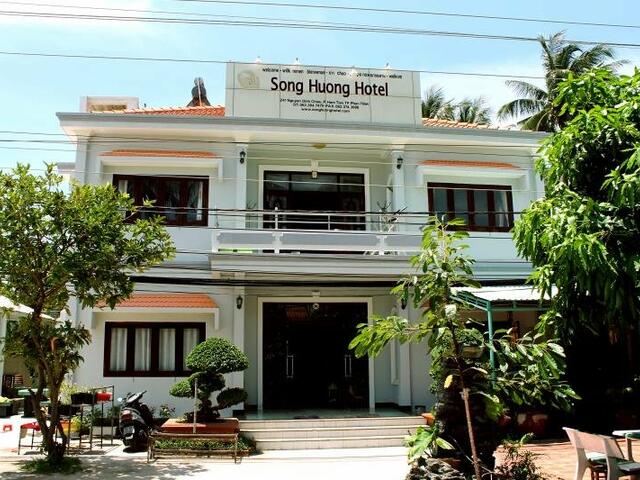 фото отеля Song Huong Hotel изображение №1