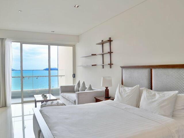 фото отеля iBeach Luxury Seaview Apartment изображение №1
