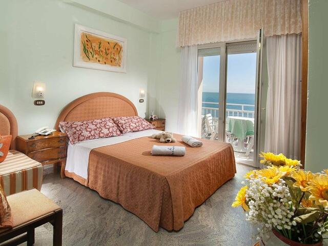 фото Mayflower Beach Hotel изображение №30