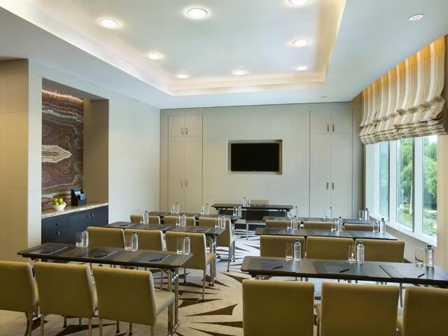 фото отеля Hilton Capital Grand Abu Dhabi изображение №13