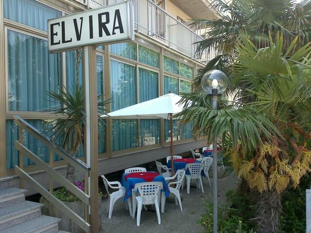 фото Hotel Elvira изображение №2