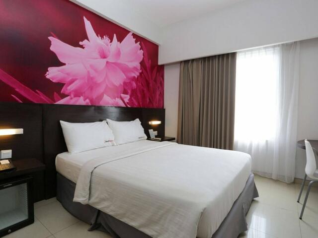 фото отеля RedDoorz Plus near Mall Bali Galeria изображение №1
