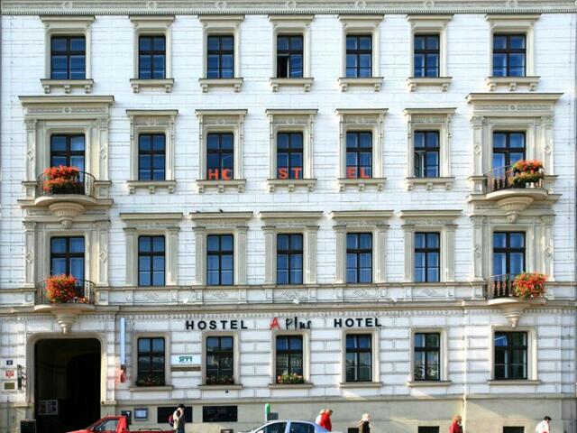 фото отеля A Plus Hotel and Hostel изображение №1