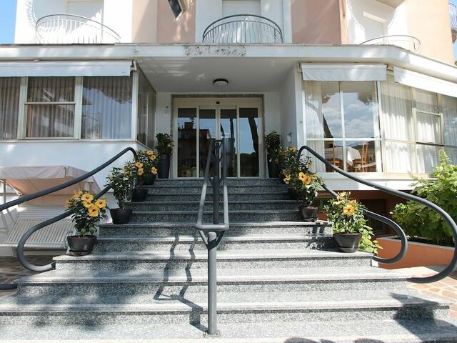 фото отеля Hotel Escorial изображение №1