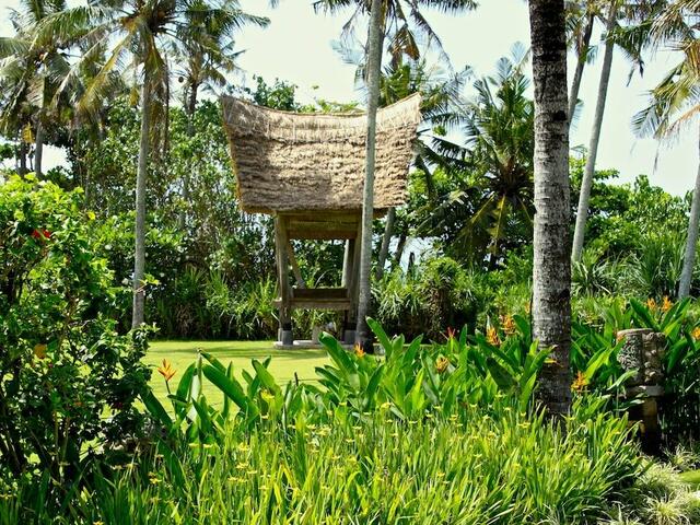 фото отеля Ombak Luwung Beachfront Estate изображение №5