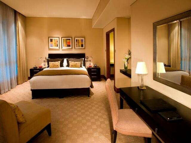 фото отеля Shangri-La Hotel Apartments Qaryat Al Beri изображение №21