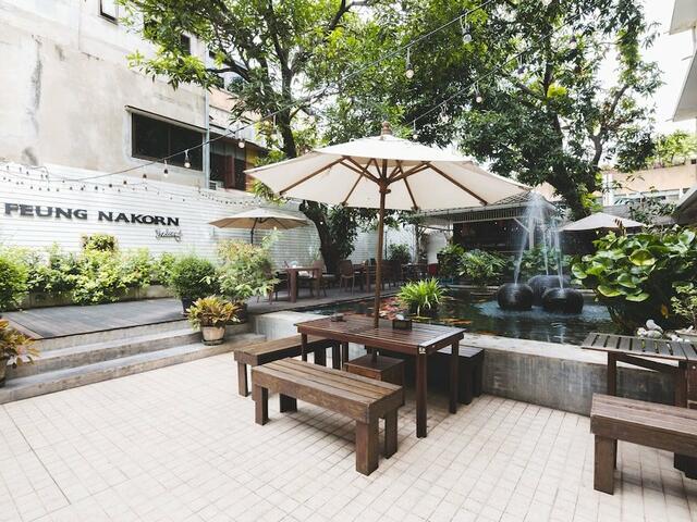 фотографии отеля Feung Nakorn Balcony Rooms and Cafe изображение №3