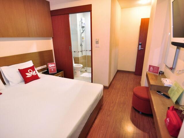 фотографии отеля ZEN Rooms Surawong изображение №11