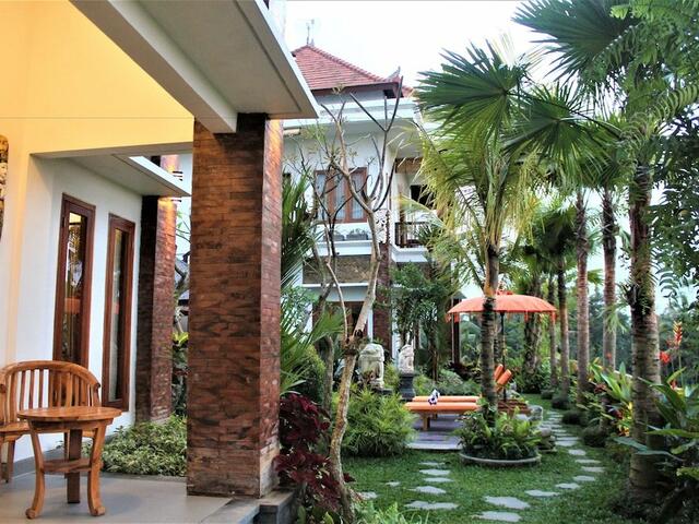 фото отеля Cenik Villa Ubud изображение №1