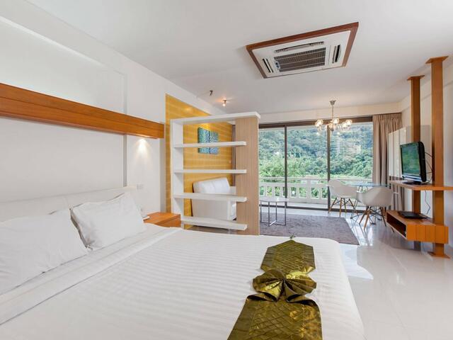 фото отеля The Green Golf Residence Phuket изображение №1