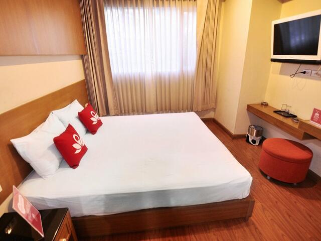 фото отеля ZEN Rooms Surawong изображение №9