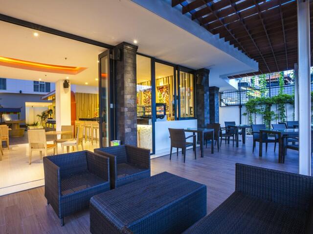 фото отеля HARRIS Hotel Raya Kuta Bali изображение №17