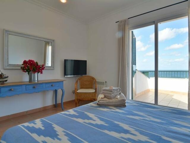 фото отеля Luxurious Sea Front Villa in Mallorca изображение №21