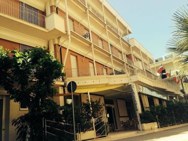 фото отеля Hotel Lazzarini изображение №1