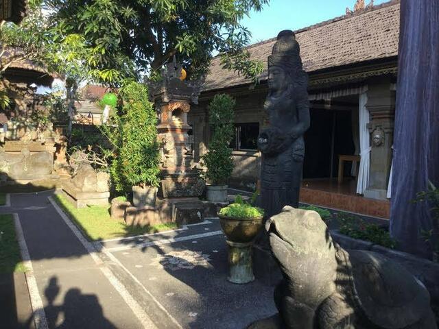 фотографии отеля Airy Ubud Raya Teges Kawan Gang Merak Bali изображение №3
