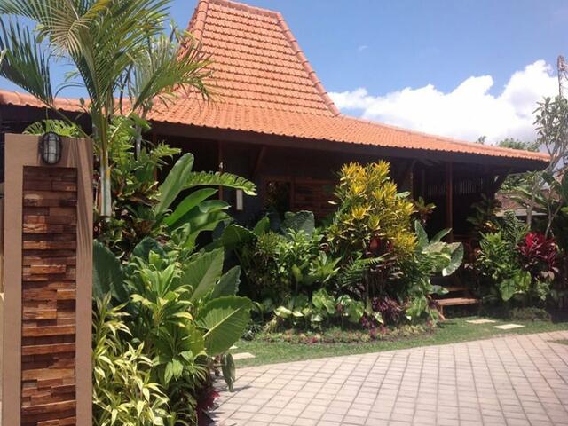 фото отеля Joglo Villa Bali изображение №1