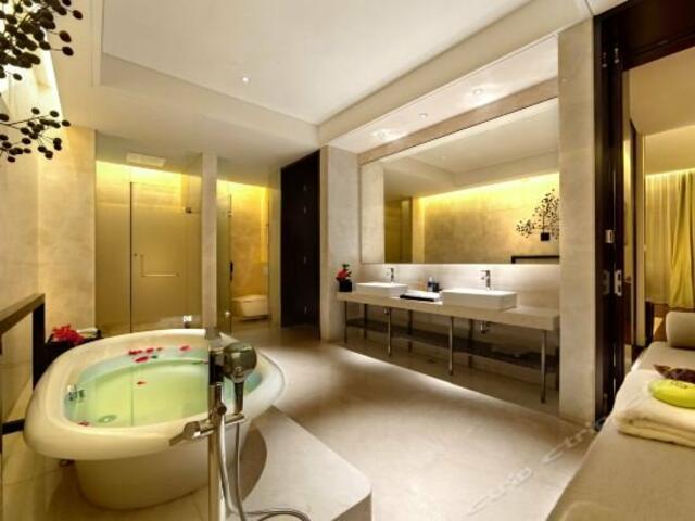фото отеля Shanhaitian Hotel изображение №9
