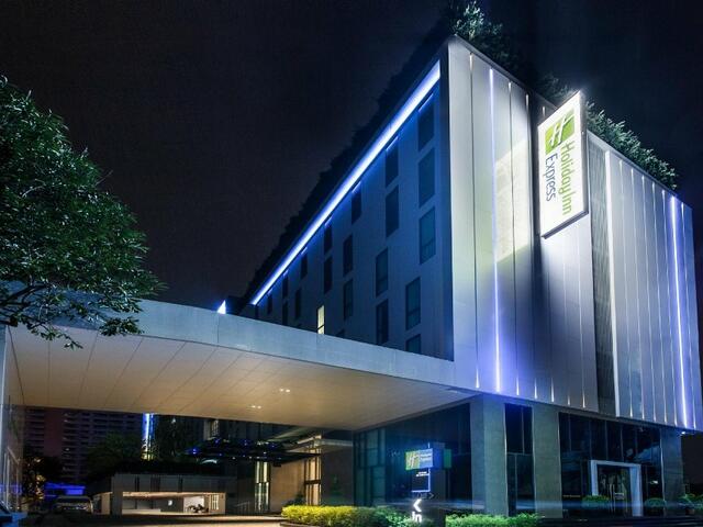 фото отеля Holiday Inn Express Bangkok Soi Soonvijai изображение №1
