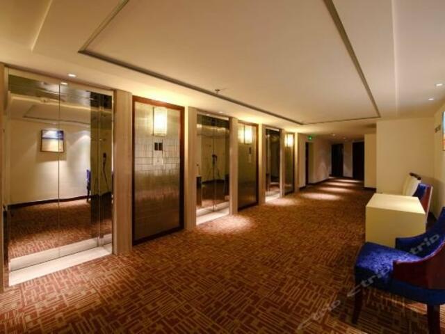 фото Jinghang Hotel изображение №6