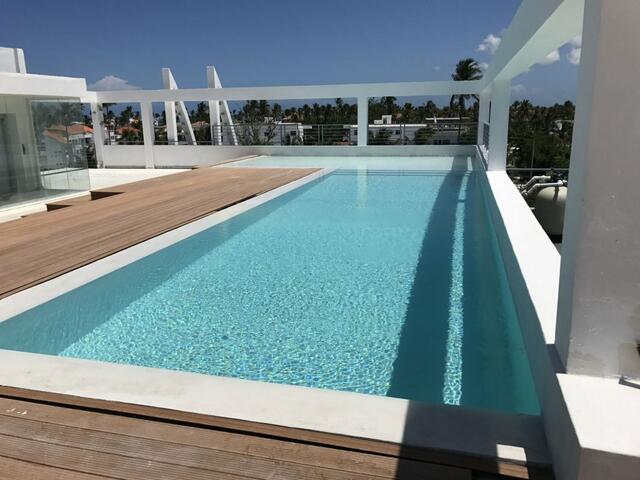 фотографии отеля Ducassi Suites Rooftop Pool Beach Club & Spa изображение №11