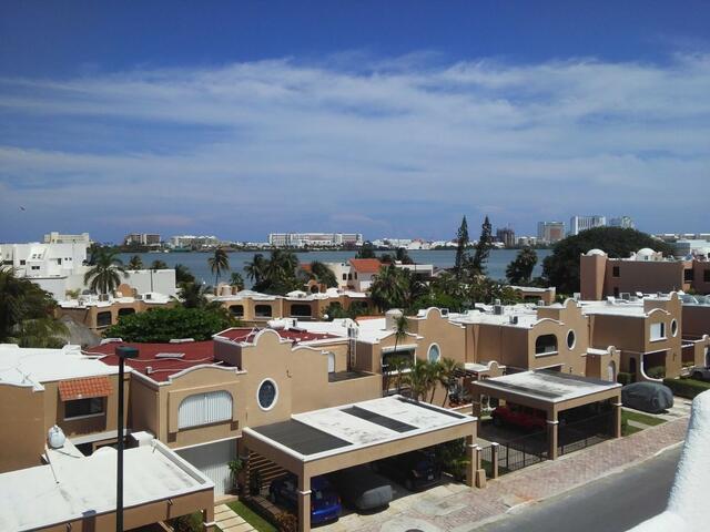 фото Nirvana Hostel Cancun Hotel Zone изображение №2