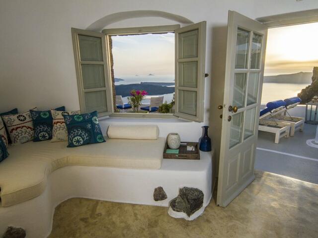 фото отеля Iconic Santorini, a boutique cave hotel изображение №25