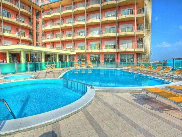 фото отеля Hotel Adria Beach Club изображение №9