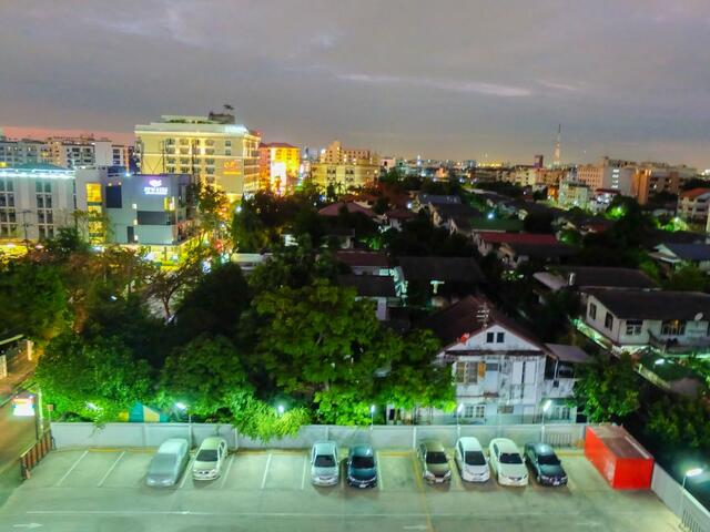 фото отеля Baron Residence Bangkok изображение №9