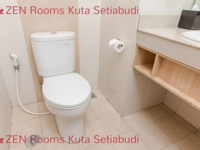 фото ZEN Rooms Kuta Setiabudi изображение №22