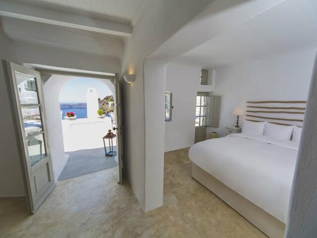 фото Iconic Santorini, a boutique cave hotel изображение №18