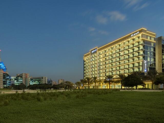 фото отеля Radisson Blu Hotel Apartment Dubai Silicon Oasis изображение №1