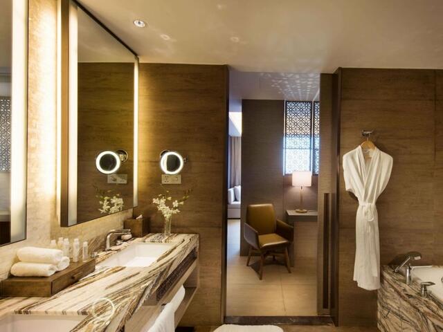 фото DoubleTree Resort by Hilton Hainan Chengmai изображение №30