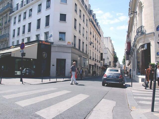 фото Апартаменты Rue de Ponthieu Central Furnished Apartment изображение №2