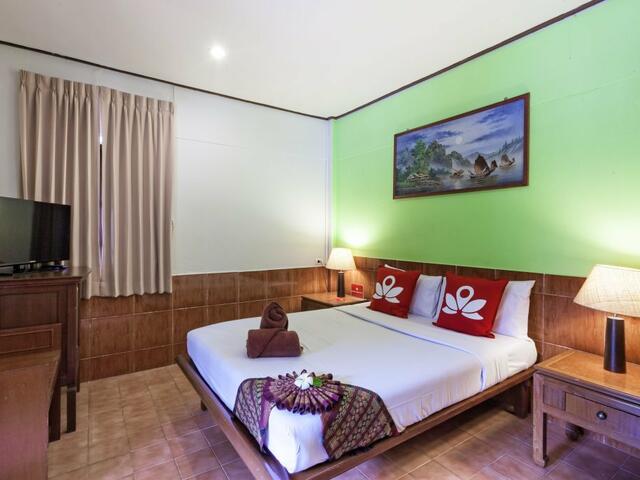 фото отеля Отель ZEN Rooms Chaloemprakiat Patong изображение №17
