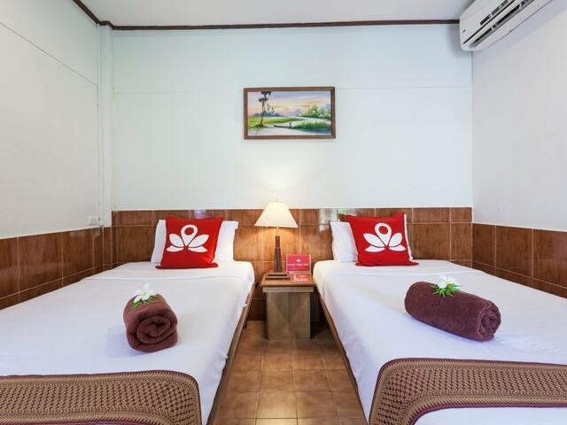 фото Отель ZEN Rooms Chaloemprakiat Patong изображение №2