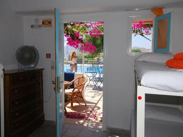 фото Santorini Hostel изображение №18