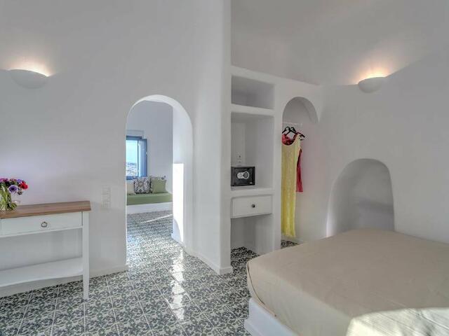 фото отеля Luna Santorini Suites изображение №17